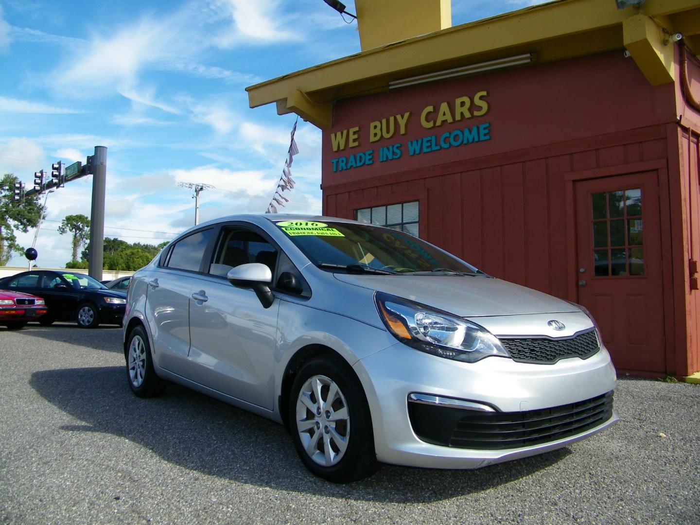 2016 Silver /Grey Kia Rio LX (KNADM4A39G6) , Automatic transmission, located at 4000 Bee Ridge Road, Sarasota, FL, 34233, (941) 926-0300, 27.298664, -82.489151 - Photo#3